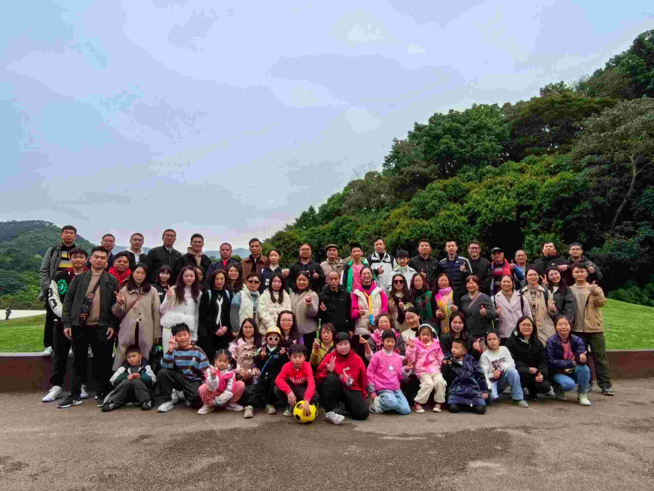 SHUNGE STEEL Celebrates International Women's Day with a Memorable Outing for Employees and Their Families